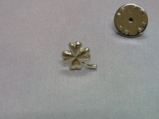 シルバークローバーピンバッヂ SILVER925 たて9mm ×よこ12mm