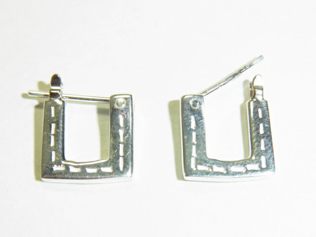 シルバー　スクエアー　ステッチ　クロッシング　ピアス　SILVER925　たて10mm　よこ10mm