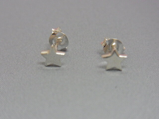 Rakuten - SILVER925 プレーン スター ピアスたて 5mm × よこ 5mm