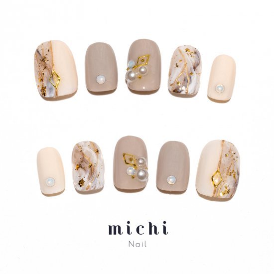 ミルクホワイトの天然石風ネイル michinail ネイルチップ ミチネイル ネイル つけ爪 ハンドメイドネイル ショートネイル ニュアンスネイル ブライダルネイル 成人式ネイル