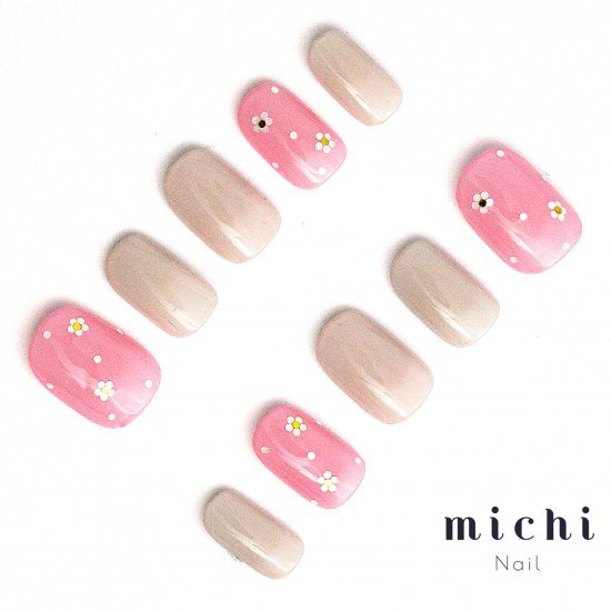ドット小花のガーリーネイル michinail ネイルチップ ミチネイル ネイル つけ爪 ハンドメイドネイル ショートネイル ニュアンスネイル ブライダルネイル 成人式ネイル