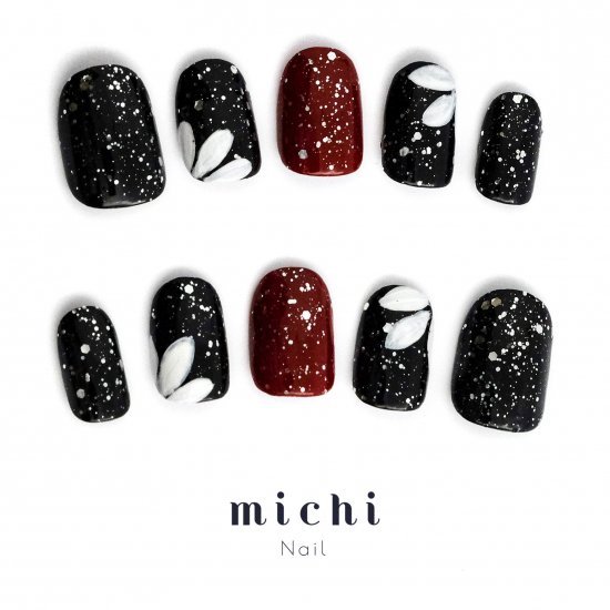 ラメブラックと花びらネイル michinail ネイルチップ ミチネイル ネイル つけ爪 ハンドメイドネイル ショートネイル ニュアンスネイル ブライダルネイル 成人式ネイル