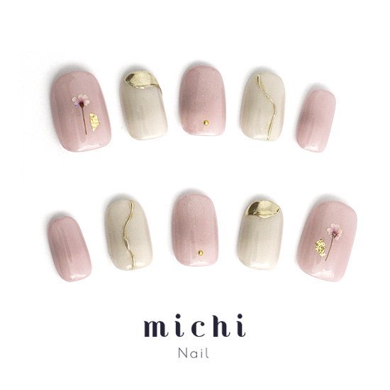 くすみピンクの押し花ニュアンスミラーネイル michinail ネイルチップ ミチネイル ネイル つけ爪 ハンドメイドネイル ショートネイル ニュアンスネイル ブライダルネイル 成人式ネイル