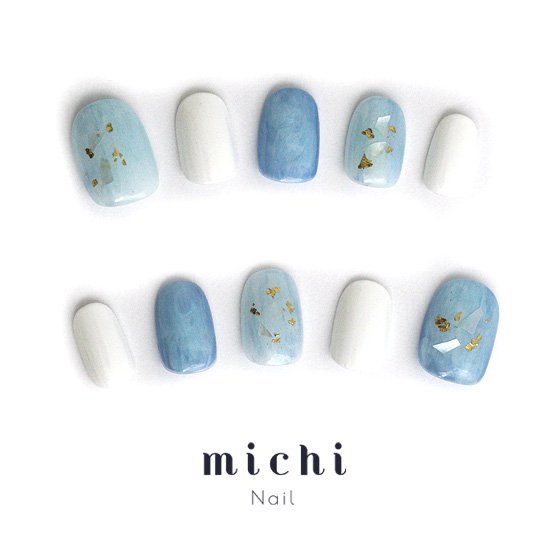 ニュアンスブルーの金箔ネイル michinail ネイルチップ ミチネイル ネイル つけ爪 ハンドメイドネイル ..