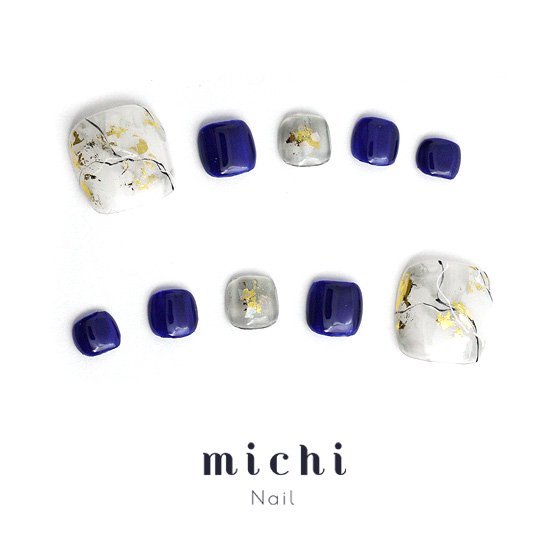 [商品説明]シアーのモノトーンにダークネイビーを合わせて大人っぽく見える様に仕上げたハンドで大人気だった大人のダークネイビー天然石風ネイルがフットとして登場です！深みのあるネイビーは足元をきれいに大人っぽく見せてくれます。奥行きと金箔が散っ...