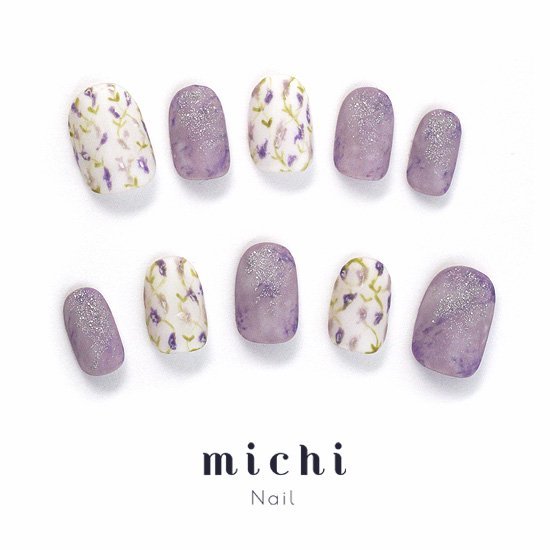 淡い紫のぼかしフラワーネイル michinail ネイルチップ ミチネイル ネイル つけ爪 ハンドメイドネイル ショートネイル ニュアンスネイル ブライダルネイル 成人式ネイル