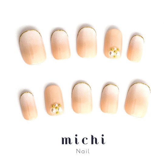 ふんわりホワイトグラデーションネイル michinail ネイルチップ ミチネイル ネイル つけ爪 ハンドメイドネイル ショートネイル ニュアンスネイル ブライダルネイル 成人式ネイル