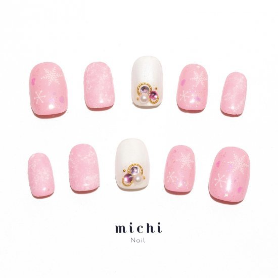 パウダーピンクのCrystal of snowネイル michinail ネイルチップ ミチネイル ネイル つけ爪 ハンドメイドネイル ショートネイル ニュアンスネイル ブライダルネイル 成人式ネイル