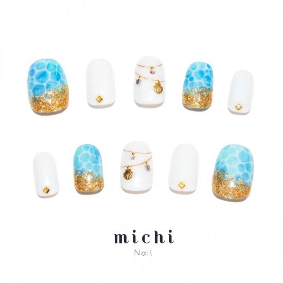 ネックレスと海の水面ネイル michinail ネイルチップ ミチネイル ネイル つけ爪 ハンドメイドネイル ショートネイル ニュアンスネイル ブライダルネイル 成人式ネイル