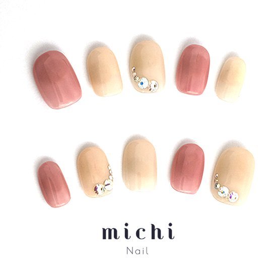 大人ベージュのうるぷるネイル michinail ネイルチップ ミチネイル ネイル つけ爪 ハンドメイドネイル ショートネイル ニュアンスネイル ブライダルネイル 成人式ネイル