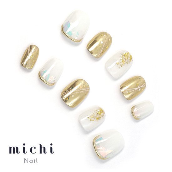 ホワイトゴールドのオーロラネイル michinail ネイルチップ ミチネイル ネイル つけ爪 ハンドメイドネイル ショートネイル ニュアンスネイル ブライダルネイル 成人式ネイル