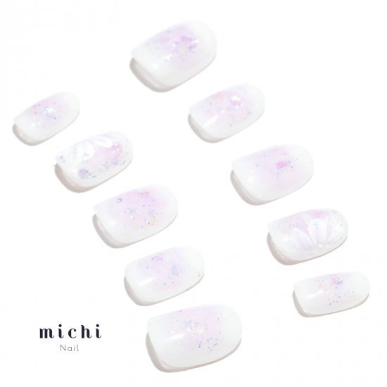 オリジナルTシャツのUp-Tのキラキラチーク&フラワーネイル michinail ネイルチップ ミチネイル ネイル つけ爪 ハンドメイドネイル ショートネイル ニュアンスネイル ブライダルネイル 成人式ネイル｜アングル3
