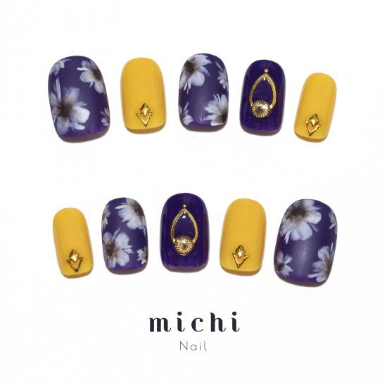 マットなカジュアルフラワーネイル michinail ネイルチップ ミチネイル ネイル つけ爪 ハンドメイドネイル ショートネイル ニュアンスネイル ブライダルネイル 成人式ネイル