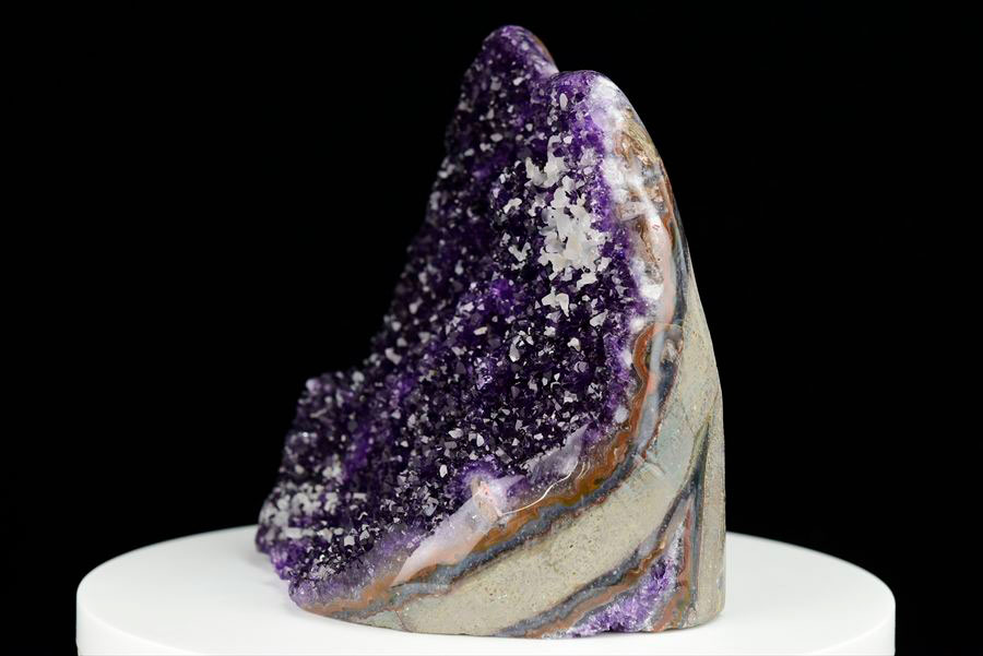 アメジスト クラスター カットベース 原石蛍光カルサイト共生 ◆ウルグアイ・アルティガス産◆ 約1529g紫水晶｜アメジストクラスター｜原石｜ポリッシュエッジ｜Artigas Uruguay｜ジオード｜アメジストドーム｜天然石｜パワーストーン ■39ショップ■25