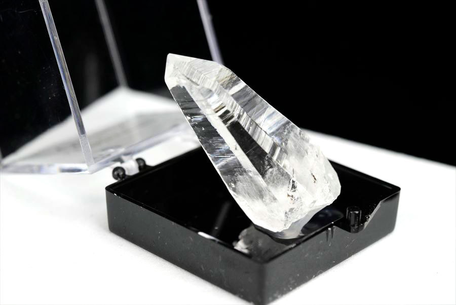 コロンビア水晶 コロンビアレムリアン 単結晶 原石【コロンビア・ペニャス・ブランカス鉱山産】標本ケース付きでお届けします コロンビア産レムリアン｜レーザー｜水晶｜ポイント｜単結晶｜天然石｜原石｜ポイント｜ ■39ショップ■