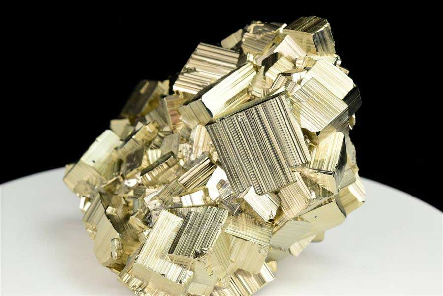 ◆CUBO Huanzala◆ パイライト EXグレード 黄鉄鉱 クラスター 原石 極上の立方体結晶の集合体 【約1383g】■ペルー・ワンサラ鉱山産■パイライト｜黄鉄鉱｜天然石｜パワーストーン｜クラスター｜群晶｜原石｜■39ショップ■90