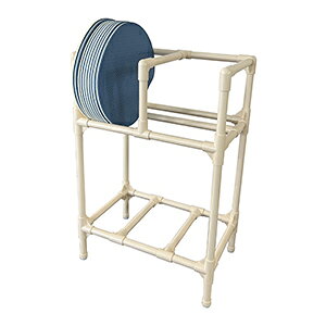 --------------------------------------------------------- 【商品の説明】 ・座・湯～マット、座・湯～マットWa専用収納棚です。・上段部に20枚+20枚（合計40枚）収納ができます。下段部は使用済のマット置きとして使用できます。 ※画像は設置例を含みます。マット（別売）は付属しておりません。 【商品の仕様】 ●サイズ／幅58×奥行38×高さ87cm●重さ／6kg●材質／スチールパイプ（プラスチックコーティング） ●メーカー／みずわ工業 ---------------------------------------------------------座・湯～マット 専用 収納棚 座・湯～マット、座・湯～マットWa専用収納棚です。