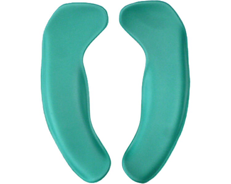 --------------------------------------------------------- 【商品の説明】 ・おしりにやさしいクッション性。のせるだけでピタッと立体フィット！・汚れや、水を弾くので拭くだけでキレイに！拭く際、アルコール消毒剤・塩素系漂白剤・次亜塩素酸水をご使用いただけます。・座り心地の良い、暖かで程良いクッション性。立体フィット構造が、便座を包み込み幅広くカバーするので、着座時の冷えからお尻を守ります。・独自開発の立体フィット構造で、着脱が簡単に行えます。裏面の吸着シートが、ズレも防止します。※ポータブルトイレにはご使用いただけません。 【商品の仕様】 ●サイズ／約幅10.5×長さ39×厚さ3.5cm●材質／本体：ポリエチレンフォーム、吸着シート：アクリル樹脂●生産国／日本●洗濯機不可 ●メーカー／オカ --------------------------------------------------------- 便座 シート 便座シート 厚手便座シート 拭けるらくらく便座クッション 独自開発の立体フィット構造で、着脱が簡単に行えます。裏面の吸着シートが、ズレも防止します。