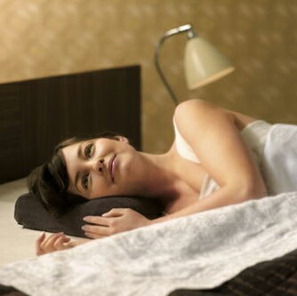 トラベルピロー(11004A)テンピュール 送料無料 携帯まくら トラベルグッズ 旅行 便利グッズ 旅行 枕 持ち運び キャンプ 肩こり 首こり 横向き寝