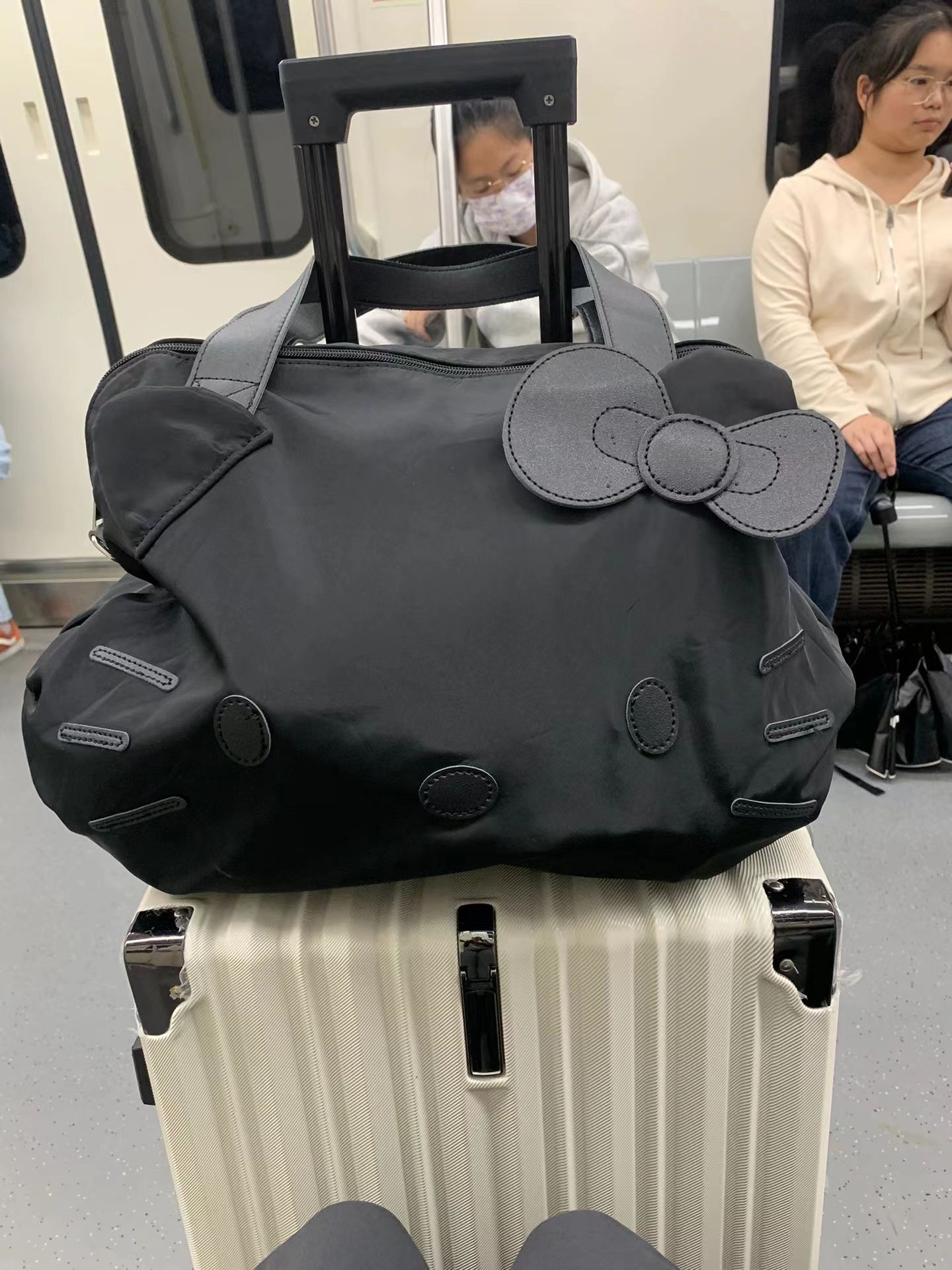 乐天商城 - トラベルバッグかわいい女の子ポータブル大型トートバッグ韓国 ローキティ大容量キティ荷物バッグ