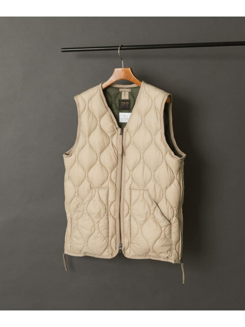 【予約商品について】 ※「先行予約販売中」「予約販売中」をご注文の際は予約商品についてをご確認ください。■重要なお知らせ※ 当店では、ギフト配送サービス及びラッピングサービスを行っておりません。ラッピング・ギフト配送について同時に複数の商品を注文された場合メーカー希望小売価格について置き配についてご利用ガイドURBAN RESEARCH ITEMS（アーバンリサーチアイテムズ）TAION Military Wzip Down Vest 店舗にてお問い合わせの際は、下記の品番をお申し付け下さい。 品番：ITA6-17C002 SOFT SHELL（柔らかい生地）を使用した、着心地◎ミリタリーダウンSOFT SHELL（柔らかい生地）を使用した、ミリタリーVネックWジップダウンベストです。従来のミリタリーラインよりも軽くて柔らかく着用感がとてもいいです。MILITARY LINEの特徴となる両脇スリットファスナーは、可動域が増えることで動きやすくなり、ボトムのポケットに手も入れやすく、重ね着を楽しんでいただける仕様となっています。【商品スペック】・柔らかく張りのある高密度生地を使用しています。・800FPの上質なダウンを使用しています。・前たてと両脇には、YKKファスナーを使用しています。・両脇には、ファスナースリットが付いています。・左右腰には、パッチポケットが付いています。・収納袋が付いています。コンパクトに収納ができ持ち運びに便利です。外出や旅行に最適です。・ご家庭での洗濯も可能です。【TAION / タイオン】2016年にスタートした日本発のインナーダウンウェアブランド。ブランド名は潜在的な暖かさを意味し、日本発のイメージを膨らませる“体温”に由来する。クオリティーに対して、圧倒的なコストパフォーマンスによる価値の追求をスローガンとし、高品質で高機能なインナーダウンを幅広く展開している。【2025 Autumn/Winter】【25AW】※商品の特性上、縫い目部分からダウンやフェザー、中綿などの詰め物が出ることがありますので、ご注意ください。総重量 : 約220g※商品画像は、光の当たり具合やパソコンなどの閲覧環境により、実際の色味と異なって見える場合がございます。予めご了承ください。※商品の色味の目安は、商品単体の画像をご参照ください。▼お気に入り登録のおすすめ▼お気に入り登録された商品は、マイページにて現在の価格情報や在庫状況の確認が可能です。お買い物リストの管理にぜひご利用ください。素材感透け感 : なし伸縮性 : なし裏地 : あり光沢 : なしポケット : ありBLK : 170cm(M)D.OLIVE : 170cm(M)型番：ITA6-17C002-iUI-5 QQ2819【採寸】M:肩幅:39cm,,総丈:69cm,,身幅:55cmL:肩幅:41cm,,総丈:71cm,,身幅:57cmXL:肩幅:43cm,,総丈:73cm,,身幅:59cm商品のサイズについて【商品詳細】中国素材：※カラーによって素材が異なりますのでご注意ください.(G.BEIGE, D.SAGE GRN, D.OLIVE, BLK)表地 : ナイロン100%,裏地 : ナイロン100%,中綿 : ダウン95%,フェザー5%,パイピング : 綿100%,(PAINT CAMO)表地 : ポリエステル100%,裏地 : ナイロン100%,中綿 : ダウン95%,フェザー5%,パイピング : 綿100%サイズ：M、L、XL※画面上と実物では多少色具合が異なって見える場合もございます。ご了承ください。商品のカラーについて