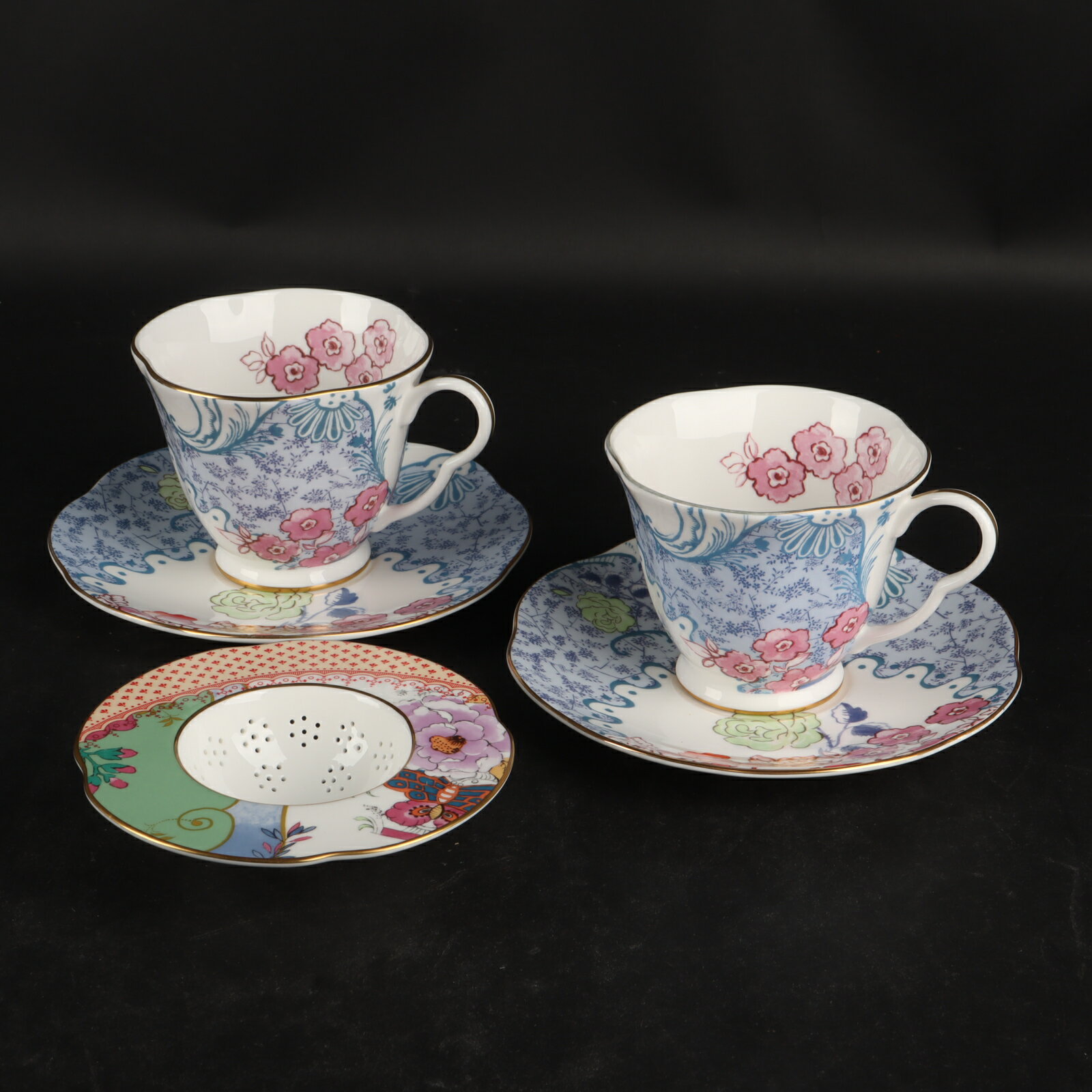 ウェッジウッド　バタフライブルームカップ＆ソーサー2客・ティーストレーナー3点まとめて　3/R-897