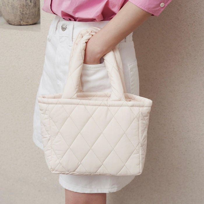 楽天URBAN DOG TOKYO 楽天市場店即納【small stuff】QUILTED MINI BAG（CREAM） 韓国 ブランド かわいい おしゃれ プレゼント 小型犬 バッグ 散歩バッグ 水筒 散歩グッズ スリッカー NEW 春 夏 冬 お出かけ