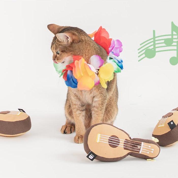 ※予約販売【BITE ME】Ukulele catnip Cat Toy 韓国 ブランド かわいい おしゃれ プレゼント 小型犬 おもちゃ NEW 丈夫 クッション 犬 猫 ストレス解消