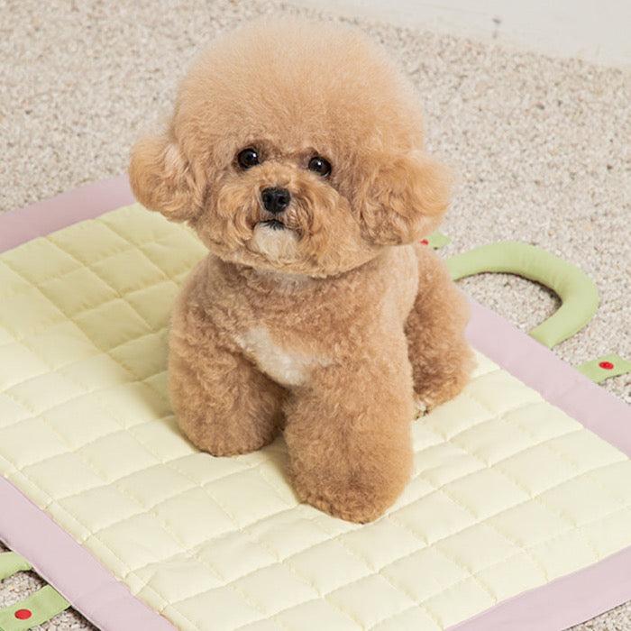 即納【BITE ME】Compact Picnic mat (2 colors) 韓国 ブランド かわいい おしゃれ プレゼント 小型犬 マット 散歩グッズ NEW お出かけ 軽量 便利 雨