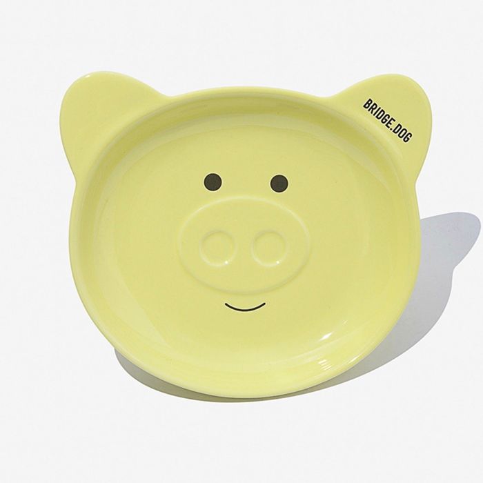 予約販売【BRIDGE.DOG】BRIDGE PIGGY DISH LEMON CREAM FACE 艶あり 韓国 ブランド かわいい おしゃれ プレゼント 小型犬 マット フードボウル 給水器 NEW 餌 皿 食器 犬 猫 雨