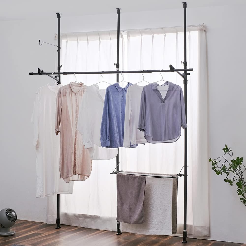 アイリスオーヤマ 【穴をあけないから賃貸でも使用可能】 窓を開けるだけで外に干さずに乾かせる窓枠洗濯物干し 約4人分 簡単設置 幅約110~190 3本タイプ ...