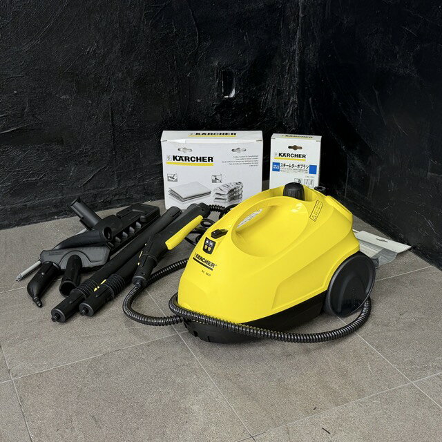 スチームクリーナー 【中古】動作保証 KARCHER ケルヒャー&nbsp; SC1000 100V 50/60Hz 掃除 洗車 付属品多数 / 517802 商品詳細 型番: SC1000 製造番号: 179100 サイズ(幅/奥行き/高さ): 約 25/38/26 cm ※素人寸法です。若干の誤差はご了承下さい。 商品は写真にあるもので全てです。 必ず写真で確認お願い致します。他にもたくさん出品しています。 状態 状態ランク C　少しキズ、汚れがある 状態ランク表 SSS　新品未開封 SS　未使用品 S　展示品 A　使用感が全くなく綺麗 B　目立ったキズや汚れ無し C　少しキズ、汚れがある D　キズや汚れがある E　目立ったキズ、汚れがある F　目立ったキズ、汚れが多くある G　破損個所がある H　破損個所が多くある 状態チェック担当者のコメント 本体のキャスター類の全体に小傷があります。全体的に大きなダメージはありません。説明書がありません。元々のセット内容がわかりません。画像にてご判断ください。 動作 動作ランク A　動作問題なし 動作ランク表 S　新品未開封 未使用 A　動作問題なし B　一部分のみ未チェック C　多少難有り D　通電のみ確認 E　難有り F　未チェック G　ジャンク品 動作チェック担当者のコメント 動作確認済みです。商品到着後8日間の動作を保証いたします。 支払詳細 ページ下部にてご確認ください。 発送詳細 佐川急便140サイズにて埼玉県より発送いたします。送料はこちらを御覧下さい。送料無料の商品はご参考までにご覧下さい。※離島、沖縄は発送しておりません。予めご了承下さい。 注意事項 ※タイトルの末尾は管理番号となります。※ジャンク品の商品は、故障や破損、欠品、動作未確認、 正常な動作のお約束ができない等、様々な理由にてジャンク品として販売をさせて頂いております。その為、商品の返品・返金・交換等の 対応は出来ません。修理、パーツ取りなどを想定しお買い求め下さい。 ※保証について動作保証と記載のある商品については、商品に不具合が生じた場合、商品到着後8日以内は返品、返金をお受けいたします。取付や工事が必要なものに関しましては、それに必要な費用は当方では負担致しません。 取付費、工事費は保証対象外となります。当方で販売いたしました商品が明確な原因で重大な事故へと発展いたしました場合にも、商品代金の2倍以上の責任は負いかねます。商品を利用される際には、必ず状態をご確認ください。 ※評価について恐れ入りますが当方から評価はしておりません。評価が必要な場合、受取連絡の際に取引ナビでご連絡下さい。よろしくお願い致します。 誠に勝手ながら各週日曜日が定休日となります。そのためご連絡、発送、手渡し対応等行っておりません。予めご了承の上ご落札をお願い致します。 同梱ご希望の場合は必ずお支払い前にご連絡をお願い致します。※ 新品及び未使用品は商品到着後8日間の動作を保証いたします。