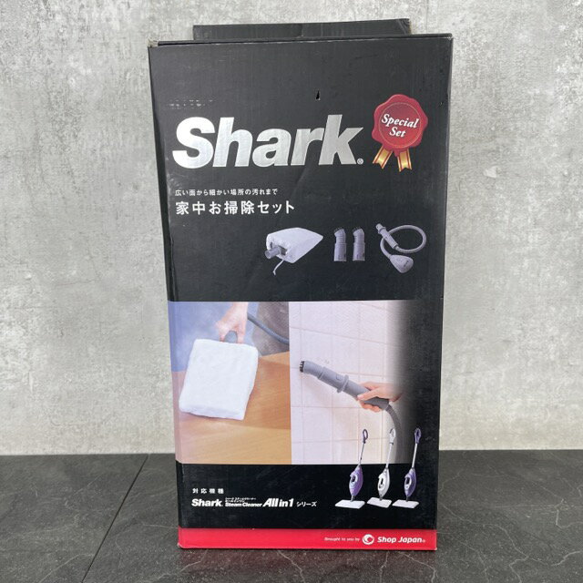 家中お掃除セット【未使用】SHARK シャーク スチームクリーナー オールインワン スチームモップ用 アクセサリーセット/63006在★20 商品詳細 型番: SSAB02KD サイズ(幅/奥行き/高さ): 約 17.5/13/35.5 cm 重量: 約1kg ※素人寸法です。若干の誤差はご了承下さい。 商品は写真にあるもので全てです。 必ず写真で確認お願い致します。他にもたくさん出品しています。 状態 状態ランク SS　未使用品 状態ランク表 SSS　新品未開封 SS　未使用品 S　展示品 A　使用感が全くなく綺麗 B　目立ったキズや汚れ無し C　少しキズ、汚れがある D　キズや汚れがある E　目立ったキズ、汚れがある F　目立ったキズ、汚れが多くある G　破損個所がある H　破損個所が多くある 状態チェック担当者のコメント 外箱保存時にできた潰れや擦れなどがありますが未使用品です。シャーク家中お掃除セットです。※シャークオールインワンシリーズに対応しています。 動作 動作ランク S　新品未開封 未使用 動作ランク表 S　新品未開封 未使用 A　動作問題なし B　一部分のみ未チェック C　多少難有り D　通電のみ確認 E　難有り F　未チェック G　ジャンク品 動作チェック担当者のコメント 支払詳細 ページ下部にてご確認ください。 発送詳細 佐川急便80サイズにて埼玉県より発送いたします。送料はこちらを御覧下さい。送料無料の商品はご参考までにご覧下さい。※離島、沖縄は発送しておりません。予めご了承下さい。 注意事項 ※タイトルの末尾は型番となります。※ジャンク品の商品は、故障や破損、欠品、動作未確認、 正常な動作のお約束ができない等、様々な理由にてジャンク品として販売をさせて頂いております。その為、商品の返品・返金・交換等の 対応は出来ません。修理、パーツ取りなどを想定しお買い求め下さい。 ※保証について動作保証と記載のある商品については、商品に不具合が生じた場合、商品到着後8日以内は返品、返金をお受けいたします。取付や工事が必要なものに関しましては、それに必要な費用は当方では負担致しません。 取付費、工事費は保証対象外となります。当方で販売いたしました商品が明確な原因で重大な事故へと発展いたしました場合にも、商品代金の2倍以上の責任は負いかねます。商品を利用される際には、必ず状態をご確認ください。 ※評価について恐れ入りますが当方から評価はしておりません。評価が必要な場合、受取連絡の際に取引ナビでご連絡下さい。よろしくお願い致します。 誠に勝手ながら各週日曜日が定休日となります。そのためご連絡、発送、手渡し対応等行っておりません。予めご了承の上ご落札をお願い致します。 同梱ご希望の場合は必ずお支払い前にご連絡をお願い致します。※ 新品及び未使用品は商品到着後8日間の動作を保証いたします。