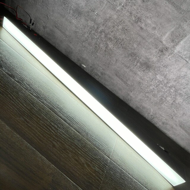 乐天商城 - ★お買い物マラソン期間中限定 ポイント10倍★ダクトレール用 LED照明 ブラック 120cm　【中古】動作保証 照明器具 ベースライト 割れあり 016044/23418