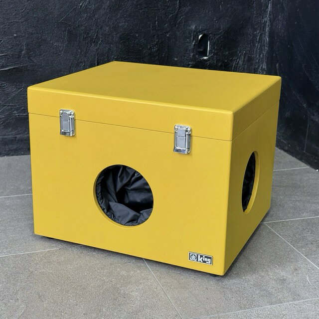 ダークボックス 【中古】King キング 暗室用 写真現像 簡易暗室 撮影機材 / 518620 商品詳細 サイズ(幅/奥行き/高さ): 約 40/35/30 cm ※素人寸法です。若干の誤差はご了承下さい。 商品は写真にあるもので全てです。 必ず写真で確認お願い致します。他にもたくさん出品しています。 状態 状態ランク C　少しキズ、汚れがある 状態ランク表 SSS　新品未開封 SS　未使用品 S　展示品 A　使用感が全くなく綺麗 B　目立ったキズや汚れ無し C　少しキズ、汚れがある D　キズや汚れがある E　目立ったキズ、汚れがある F　目立ったキズ、汚れが多くある G　破損個所がある H　破損個所が多くある 状態チェック担当者のコメント箱には黒ずみや小傷スレ、シール痕があります。 向かって左側面に1ヶ所白っぽい傷が見られます。庫内少し汚れがあります。保管品だったため、保管臭が感じられます。 支払詳細 ページ下部にてご確認ください。 発送詳細 ゆうパック120にて埼玉県より発送いたします。詳しくはこちらを御覧下さい。 ※現在発送できない地域について郵便局の窓口休止状況、ゆうパック等の引受引渡しが停止となっている地域については、日本郵便ホームページよりご確認ください。落札前に必ずご自身の地域が発送可能かご確認の上ご入札お願い致します。手渡しも歓迎です。※手渡しの場合、取り置きは落札日より1週間となります。予めご了承下さい。※送料無料の商品はご参考までにご覧下さい。 注意事項 ※タイトルの末尾は管理番号となります。※ジャンク品の商品は、故障や破損、欠品、動作未確認、 正常な動作のお約束ができない等、様々な理由にてジャンク品として販売をさせて頂いております。その為、商品の返品・返金・交換等の 対応は出来ません。修理、パーツ取りなどを想定しお買い求め下さい。 ※保証について動作保証と記載のある商品については、商品に不具合が生じた場合、商品到着後8日以内は返品、返金をお受けいたします。取付や工事が必要なものに関しましては、それに必要な費用は当方では負担致しません。 取付費、工事費は保証対象外となります。当方で販売いたしました商品が明確な原因で重大な事故へと発展いたしました場合にも、商品代金の2倍以上の責任は負いかねます。商品を利用される際には、必ず状態をご確認ください。 ※評価について恐れ入りますが当方から評価はしておりません。評価が必要な場合、受取連絡の際に取引ナビでご連絡下さい。よろしくお願い致します。 誠に勝手ながら各週日曜日が定休日となります。そのためご連絡、発送、手渡し対応等行っておりません。予めご了承の上ご落札をお願い致します。 同梱ご希望の場合は必ずお支払い前にご連絡をお願い致します。※ 新品及び未使用品は商品到着後8日間の動作を保証いたします。