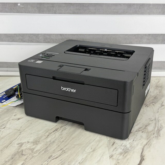 美品 ブラザー A4モノクロレーザープリンター 【中古】動作保証 brother HL-L2460DW ブラック 082006 / 22721 商品詳細 商品は写真にあるもので全てです。 必ず写真で確認お願い致します。他にもたくさん出品しています。 状態 状態ランク B　目立ったキズや汚れ無し 状態ランク表 SSS　新品未開封 SS　未使用品 S　展示品 A　使用感が全くなく綺麗 B　目立ったキズや汚れ無し C　少しキズ、汚れがある D　キズや汚れがある E　目立ったキズ、汚れがある F　目立ったキズ、汚れが多くある G　破損個所がある H　破損個所が多くある 状態チェック担当者のコメント多少のスレ傷汚れはありますが目立ったものはなく綺麗です。 動作 動作ランク A　動作問題なし 動作ランク表 S　新品未開封 未使用 A　動作問題なし B　一部分のみ未チェック C　多少難有り D　通電のみ確認 E　難有り F　未チェック G　ジャンク品 動作チェック担当者のコメント 動作確認済みです。商品到着後8日間の動作を保証いたします。*インクは消耗品な為保証対象外となります。テストプリントの関係上印刷総枚数が少し増えているかもしれません。予めご了承下さい。 支払詳細 ページ下部にてご確認ください。 発送詳細 佐川急便140サイズにて埼玉県より発送いたします。送料はこちらを御覧下さい。送料無料の商品はご参考までにご覧下さい。※離島、沖縄は発送しておりません。予めご了承下さい。 注意事項 ※タイトルの末尾は管理番号となります。※ジャンク品の商品は、故障や破損、欠品、動作未確認、 正常な動作のお約束ができない等、様々な理由にてジャンク品として販売をさせて頂いております。その為、商品の返品・返金・交換等の 対応は出来ません。修理、パーツ取りなどを想定しお買い求め下さい。 ※保証について動作保証と記載のある商品については、商品に不具合が生じた場合、商品到着後8日以内は返品、返金をお受けいたします。取付や工事が必要なものに関しましては、それに必要な費用は当方では負担致しません。 取付費、工事費は保証対象外となります。当方で販売いたしました商品が明確な原因で重大な事故へと発展いたしました場合にも、商品代金の2倍以上の責任は負いかねます。商品を利用される際には、必ず状態をご確認ください。 ※評価について恐れ入りますが当方から評価はしておりません。評価が必要な場合、受取連絡の際に取引ナビでご連絡下さい。よろしくお願い致します。 誠に勝手ながら各週日曜日が定休日となります。そのためご連絡、発送、手渡し対応等行っておりません。予めご了承の上ご落札をお願い致します。 同梱ご希望の場合は必ずお支払い前にご連絡をお願い致します。※ 新品及び未使用品は商品到着後8日間の動作を保証いたします。