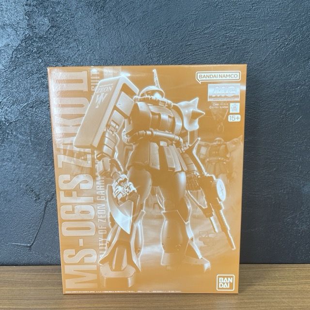 新品未組立 バンダイ MG 1/100 MS-06FS ガルマ・ザビ専用 ザクII ザク2 プラモデル ガンプラ /901223 商品詳細 商品は写真にあるもので全てです。 必ず写真で確認お願い致します。他にもたくさん出品しています。 状態 状態ランク SSS　新品未開封 状態ランク表 SSS　新品未開封 SS　未使用品 S　展示品 A　使用感が全くなく綺麗 B　目立ったキズや汚れ無し C　少しキズ、汚れがある D　キズや汚れがある E　目立ったキズ、汚れがある F　目立ったキズ、汚れが多くある G　破損個所がある H　破損個所が多くある 状態チェック担当者のコメント箱には多少のスレ傷があります。 支払詳細 ページ下部にてご確認ください。 発送詳細 佐川急便100サイズにて埼玉県より発送いたします。送料はこちらを御覧下さい。送料無料の商品はご参考までにご覧下さい。※離島、沖縄は発送しておりません。予めご了承下さい。 注意事項 ※タイトルの末尾は管理番号となります。※ジャンク品の商品は、故障や破損、欠品、動作未確認、 正常な動作のお約束ができない等、様々な理由にてジャンク品として販売をさせて頂いております。その為、商品の返品・返金・交換等の 対応は出来ません。修理、パーツ取りなどを想定しお買い求め下さい。 ※保証について動作保証と記載のある商品については、商品に不具合が生じた場合、商品到着後8日以内は返品、返金をお受けいたします。取付や工事が必要なものに関しましては、それに必要な費用は当方では負担致しません。 取付費、工事費は保証対象外となります。当方で販売いたしました商品が明確な原因で重大な事故へと発展いたしました場合にも、商品代金の2倍以上の責任は負いかねます。商品を利用される際には、必ず状態をご確認ください。 ※評価について恐れ入りますが当方から評価はしておりません。評価が必要な場合、受取連絡の際に取引ナビでご連絡下さい。よろしくお願い致します。 誠に勝手ながら各週日曜日が定休日となります。そのためご連絡、発送、手渡し対応等行っておりません。予めご了承の上ご落札をお願い致します。 同梱ご希望の場合は必ずお支払い前にご連絡をお願い致します。※ 新品及び未使用品は商品到着後8日間の動作を保証いたします。