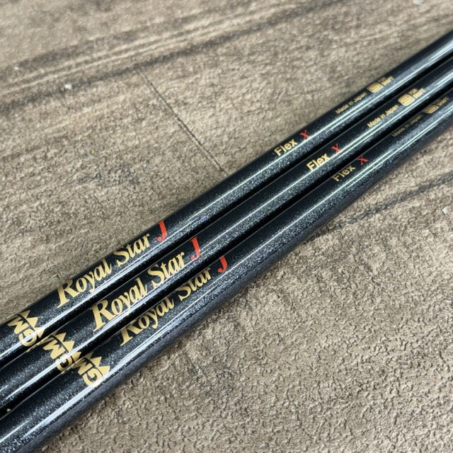 希少 レア 未使用保管品 GMA Royal Star J FLEX-X ウェッジ シャフト 3本セット ロイヤルスターJ / 515029 在★14 商品詳細 全長約90.6cm 重量約78g ※素人寸法です。若干の誤差はご了承下さい。 こちらの商品は在庫がございます。多少画像と異なる場合がございますので予めご了承下さい。 商品は写真にあるもので全てです。 必ず写真で確認お願い致します。他にもたくさん出品しています。 状態 状態ランク SS　未使用品 状態ランク表 SSS　新品未開封 SS　未使用品 S　展示品 A　使用感が全くなく綺麗 B　目立ったキズや汚れ無し C　少しキズ、汚れがある D　キズや汚れがある E　目立ったキズ、汚れがある F　目立ったキズ、汚れが多くある G　破損個所がある H　破損個所が多くある 状態チェック担当者のコメント 保管時による多少のスレあります。グリップ等少し劣化した輪ゴムの跡があります。 支払詳細 ページ下部にてご確認ください。 発送詳細 ゆうパック120にて埼玉県より発送いたします。詳しくはこちらを御覧下さい。 ※現在発送できない地域について郵便局の窓口休止状況、ゆうパック等の引受引渡しが停止となっている地域については、日本郵便ホームページよりご確認ください。落札前に必ずご自身の地域が発送可能かご確認の上ご入札お願い致します。手渡しも歓迎です。※手渡しの場合、取り置きは落札日より1週間となります。予めご了承下さい。※送料無料の商品はご参考までにご覧下さい。 注意事項 ※タイトルの末尾は管理番号となります。※ジャンク品の商品は、故障や破損、欠品、動作未確認、 正常な動作のお約束ができない等、様々な理由にてジャンク品として販売をさせて頂いております。その為、商品の返品・返金・交換等の 対応は出来ません。修理、パーツ取りなどを想定しお買い求め下さい。 ※保証について動作保証と記載のある商品については、商品に不具合が生じた場合、商品到着後8日以内は返品、返金をお受けいたします。取付や工事が必要なものに関しましては、それに必要な費用は当方では負担致しません。 取付費、工事費は保証対象外となります。当方で販売いたしました商品が明確な原因で重大な事故へと発展いたしました場合にも、商品代金の2倍以上の責任は負いかねます。商品を利用される際には、必ず状態をご確認ください。 ※評価について恐れ入りますが当方から評価はしておりません。評価が必要な場合、受取連絡の際に取引ナビでご連絡下さい。よろしくお願い致します。 誠に勝手ながら各週日曜日が定休日となります。そのためご連絡、発送、手渡し対応等行っておりません。予めご了承の上ご落札をお願い致します。 同梱ご希望の場合は必ずお支払い前にご連絡をお願い致します。※ 新品及び未使用品は商品到着後8日間の動作を保証いたします。