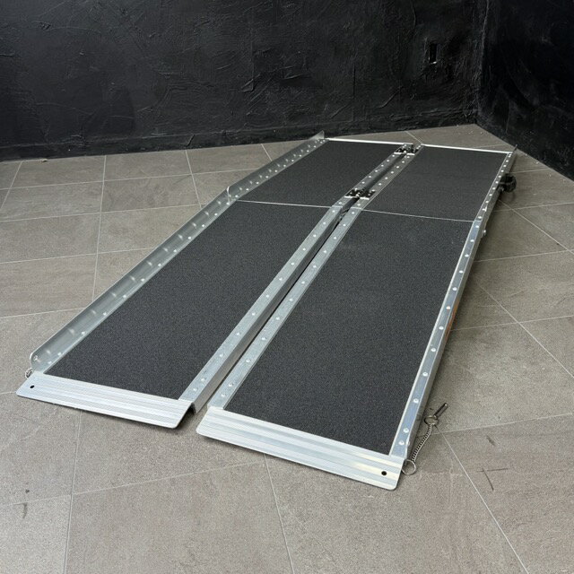 ★新生活フェア お買い物マラソン期間中限定ポイント10倍★美品 ポータブル車椅子用スロープ 【中古】FACHNUO サポート脚付き 滑り止めアルミ製 折り畳み式 WR03-6FT-T-A-2ZC 6フィート / 70339