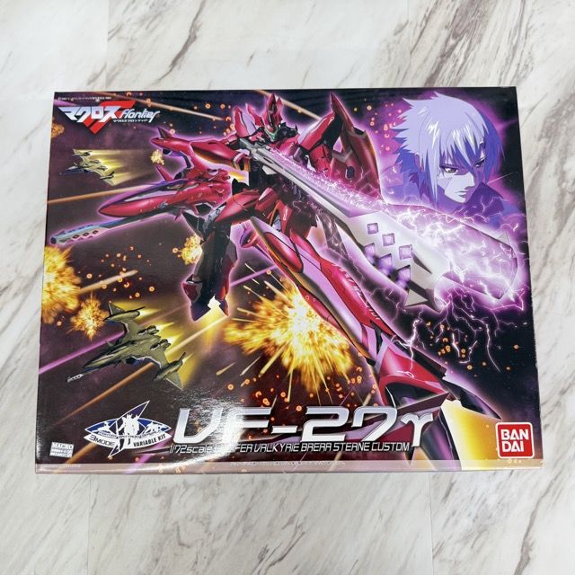 新品 未組立 BANDAI マクロスF 1/72 VF-27γ ルシファーバルキリー ブレラ スターン機 プラモデル 3形態可変モデル / 901147