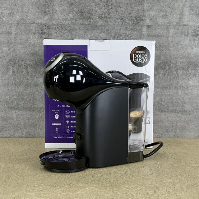 展示品 ネスカフェ ドルチェグスト 【中古】 動作保証 NESCAFE GENIO S PLUS&nbsp; EF1158 コーヒーメーカー ピアノブラック DOLCE GUSTO 517548 商品詳細 製造番号: 26401E40b162630718i サイズ(幅/奥行き/高さ): 約 11.2/28.7/27.3 cm 重量: 約1.9kg ※素人寸法です。若干の誤差はご了承下さい。 商品は写真にあるもので全てです。 必ず写真で確認お願い致します。他にもたくさん出品しています。 状態 状態ランク S　展示品 状態ランク表 SSS　新品未開封 SS　未使用品 S　展示品 A　使用感が全くなく綺麗 B　目立ったキズや汚れ無し C　少しキズ、汚れがある D　キズや汚れがある E　目立ったキズ、汚れがある F　目立ったキズ、汚れが多くある G　破損個所がある H　破損個所が多くある 状態チェック担当者のコメント展示品を引き取っております。※展示中の状況はわかりません。箱には保管中によるダメージがあります。 本体上部に擦れ傷があります。トレーのステン部分に少し歪みがあります。取扱説明書がありません。付属品トレーがあります。 動作 動作ランク A　動作問題なし 動作ランク表 S　新品未開封 未使用 A　動作問題なし B　一部分のみ未チェック C　多少難有り D　通電のみ確認 E　難有り F　未チェック G　ジャンク品 動作チェック担当者のコメント 動作確認済みです。商品到着後8日間の動作を保証いたします。 支払詳細 ページ下部にてご確認ください。 発送詳細 佐川急便100サイズにて埼玉県より発送いたします。送料はこちらを御覧下さい。送料無料の商品はご参考までにご覧下さい。※離島、沖縄は発送しておりません。予めご了承下さい。 注意事項 ※タイトルの末尾は管理番号となります。※ジャンク品の商品は、故障や破損、欠品、動作未確認、 正常な動作のお約束ができない等、様々な理由にてジャンク品として販売をさせて頂いております。その為、商品の返品・返金・交換等の 対応は出来ません。修理、パーツ取りなどを想定しお買い求め下さい。 ※保証について動作保証と記載のある商品については、商品に不具合が生じた場合、商品到着後8日以内は返品、返金をお受けいたします。取付や工事が必要なものに関しましては、それに必要な費用は当方では負担致しません。 取付費、工事費は保証対象外となります。当方で販売いたしました商品が明確な原因で重大な事故へと発展いたしました場合にも、商品代金の2倍以上の責任は負いかねます。商品を利用される際には、必ず状態をご確認ください。 ※評価について恐れ入りますが当方から評価はしておりません。評価が必要な場合、受取連絡の際に取引ナビでご連絡下さい。よろしくお願い致します。 誠に勝手ながら各週日曜日が定休日となります。そのためご連絡、発送、手渡し対応等行っておりません。予めご了承の上ご落札をお願い致します。 同梱ご希望の場合は必ずお支払い前にご連絡をお願い致します。※ 新品及び未使用品は商品到着後8日間の動作を保証いたします。