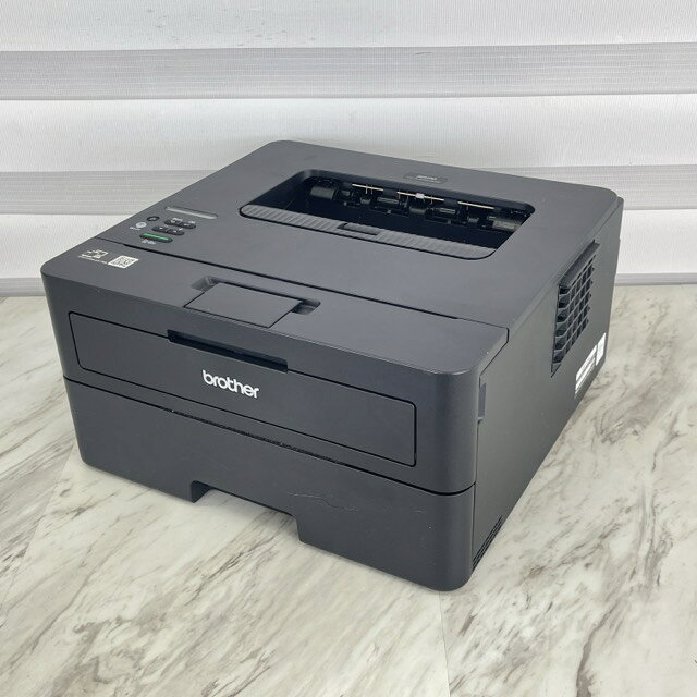 ブラザー A4 モノクロレーザープリンター 【中古】動作保証 brother HL-L2460DW 印刷枚数少なめ 077047/23356 商品詳細 型番: HL-L2460DW 製造番号: E82915C6N373054 サイズ(幅/奥行き/高さ): 約 36/37/18.5 cm ※素人寸法です。若干の誤差はご了承下さい。 商品は写真にあるもので全てです。 必ず写真で確認お願い致します。他にもたくさん出品しています。 状態 状態ランク C　少しキズ、汚れがある 状態ランク表 SSS　新品未開封 SS　未使用品 S　展示品 A　使用感が全くなく綺麗 B　目立ったキズや汚れ無し C　少しキズ、汚れがある D　キズや汚れがある E　目立ったキズ、汚れがある F　目立ったキズ、汚れが多くある G　破損個所がある H　破損個所が多くある 状態チェック担当者のコメント使用に伴うスレ傷があります。 動作 動作ランク A　動作問題なし 動作ランク表 S　新品未開封 未使用 A　動作問題なし B　一部分のみ未チェック C　多少難有り D　通電のみ確認 E　難有り F　未チェック G　ジャンク品 動作チェック担当者のコメント 動作確認済みです。商品到着後8日間の動作を保証いたします。*インクは消耗品な為保証対象外となります。テストプリントの関係上印刷総枚数が少し増えているかもしれません。予めご了承下さい。 電源ケーブル、LANケーブル以外付属品はありません。 支払詳細 ページ下部にてご確認ください。 発送詳細 ゆうパック120にて埼玉県より発送いたします。詳しくはこちらを御覧下さい。 ※現在発送できない地域について郵便局の窓口休止状況、ゆうパック等の引受引渡しが停止となっている地域については、日本郵便ホームページよりご確認ください。落札前に必ずご自身の地域が発送可能かご確認の上ご入札お願い致します。手渡しも歓迎です。※手渡しの場合、取り置きは落札日より1週間となります。予めご了承下さい。※送料無料の商品はご参考までにご覧下さい。 注意事項 ※タイトルの末尾は管理番号となります。※ジャンク品の商品は、故障や破損、欠品、動作未確認、 正常な動作のお約束ができない等、様々な理由にてジャンク品として販売をさせて頂いております。その為、商品の返品・返金・交換等の 対応は出来ません。修理、パーツ取りなどを想定しお買い求め下さい。 ※保証について動作保証と記載のある商品については、商品に不具合が生じた場合、商品到着後8日以内は返品、返金をお受けいたします。取付や工事が必要なものに関しましては、それに必要な費用は当方では負担致しません。 取付費、工事費は保証対象外となります。当方で販売いたしました商品が明確な原因で重大な事故へと発展いたしました場合にも、商品代金の2倍以上の責任は負いかねます。商品を利用される際には、必ず状態をご確認ください。 ※評価について恐れ入りますが当方から評価はしておりません。評価が必要な場合、受取連絡の際に取引ナビでご連絡下さい。よろしくお願い致します。 誠に勝手ながら各週日曜日が定休日となります。そのためご連絡、発送、手渡し対応等行っておりません。予めご了承の上ご落札をお願い致します。 同梱ご希望の場合は必ずお支払い前にご連絡をお願い致します。※ 新品及び未使用品は商品到着後8日間の動作を保証いたします。
