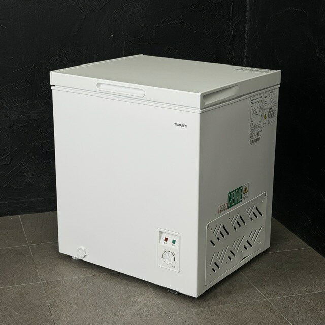 送料無料 山善 電気冷凍庫 上開き 66L 【中古】動作保証 YAMAZEN YF-C70 2026年製 凹み有 B 0810032/24366 商品詳細 型番: YF-C70 年式: 2026 年製 サイズ(幅/奥行き/高さ): 約 54,5/47.6/61.5 cm ※素人寸法です。若干の誤差はご了承下さい。 商品は写真にあるもので全てです。 必ず写真で確認お願い致します。他にもたくさん出品しています。 状態 状態ランク C　少しキズ、汚れがある 状態ランク表 SSS　新品未開封 SS　未使用品 S　展示品 A　使用感が全くなく綺麗 B　目立ったキズや汚れ無し C　少しキズ、汚れがある D　キズや汚れがある E　目立ったキズ、汚れがある F　目立ったキズ、汚れが多くある G　破損個所がある H　破損個所が多くある 状態チェック担当者のコメント 右側面に凹みがあります。その他は目立ったものなく綺麗です。 動作 動作ランク A　動作問題なし 動作ランク表 S　新品未開封 未使用 A　動作問題なし B　一部分のみ未チェック C　多少難有り D　通電のみ確認 E　難有り F　未チェック G　ジャンク品 動作チェック担当者のコメント 動作確認済みです。商品到着後8日間の動作を保証いたします。 支払詳細 ページ下部にてご確認ください。 発送詳細 家財おまかせ便（送料無料）にて埼玉県より発送いたします。らくらく家財便での発送はお届けの際にお立合いが必要となります。 配達希望日の指定が必要な場合は手配から集荷までに多少お時間をいただくためご購入手続き後より5日以降の配達希望日をご入力をお願い致します。 配達希望日のご入力がない場合は希望日無しの最短発送にて手配させていただきます。 ※北海道、九州、沖縄県、離島への発送は行っておりません。 ※時間指定ができない地域がございます。ご購入前にヤマト運輸ホームページにてご確認くださいませ。 注意事項 ※タイトルの末尾は管理番号となります。※ジャンク品の商品は、故障や破損、欠品、動作未確認、 正常な動作のお約束ができない等、様々な理由にてジャンク品として販売をさせて頂いております。その為、商品の返品・返金・交換等の 対応は出来ません。修理、パーツ取りなどを想定しお買い求め下さい。 ※保証について動作保証と記載のある商品については、商品に不具合が生じた場合、商品到着後8日以内は返品、返金をお受けいたします。取付や工事が必要なものに関しましては、それに必要な費用は当方では負担致しません。 取付費、工事費は保証対象外となります。当方で販売いたしました商品が明確な原因で重大な事故へと発展いたしました場合にも、商品代金の2倍以上の責任は負いかねます。商品を利用される際には、必ず状態をご確認ください。 ※評価について恐れ入りますが当方から評価はしておりません。評価が必要な場合、受取連絡の際に取引ナビでご連絡下さい。よろしくお願い致します。 誠に勝手ながら各週日曜日が定休日となります。そのためご連絡、発送、手渡し対応等行っておりません。予めご了承の上ご落札をお願い致します。 同梱ご希望の場合は必ずお支払い前にご連絡をお願い致します。※ 新品及び未使用品は商品到着後8日間の動作を保証いたします。