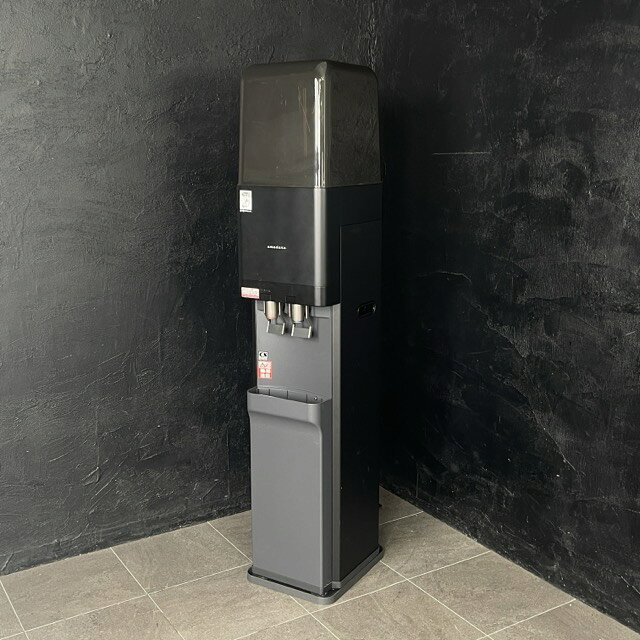 商品詳細 型番: HC98L-WD AM2 製造番号: M09J00635CUBKD サイズ(幅/奥行き/高さ): 約 25/31/132 cm 重量: 約15.7kg ※素人寸法です。若干の誤差はご了承下さい。 商品は写真にあるもので全てです。 必ず写真で確認お願い致します。他にもたくさん出品しています。 状態 状態ランク D　キズや汚れがある 状態ランク表 SSS　新品未開封 SS　未使用品 S　展示品 A　使用感が全くなく綺麗 B　目立ったキズや汚れ無し C　少しキズ、汚れがある D　キズや汚れがある E　目立ったキズ、汚れがある F　目立ったキズ、汚れが多くある G　破損個所がある H　破損個所が多くある 状態チェック担当者のコメント使用に伴うスレ傷があります。 蓋の全体に傷が多いです。ボトル設置部分に水の跡があります。本体の両側面に変色は白い傷が目立ちます。受け皿の網とコックカバーがありません。水の受け皿の取り外しが固く取りにくいです。また、受け皿には汚れが付着しています。ウォーターサーバートレーが付属しています。 動作 動作ランク A　動作問題なし 動作ランク表 S　新品未開封 未使用 A　動作問題なし B　一部分のみ未チェック C　多少難有り D　通電のみ確認 E　難有り F　未チェック G　ジャンク品 動作チェック担当者のコメント 動作確認済みです。商品到着後8日間の動作を保証いたします。 支払詳細 ページ下部にてご確認ください。 発送詳細 佐川急便220サイズにて埼玉県より発送いたします。送料はこちらを御覧下さい。送料無料の商品はご参考までにご覧下さい。※離島、沖縄は発送しておりません。予めご了承下さい。 注意事項 ※タイトルの末尾は管理番号となります。※ジャンク品の商品は、故障や破損、欠品、動作未確認、 正常な動作のお約束ができない等、様々な理由にてジャンク品として販売をさせて頂いております。その為、商品の返品・返金・交換等の 対応は出来ません。修理、パーツ取りなどを想定しお買い求め下さい。 ※保証について動作保証と記載のある商品については、商品に不具合が生じた場合、商品到着後8日以内は返品、返金をお受けいたします。取付や工事が必要なものに関しましては、それに必要な費用は当方では負担致しません。 取付費、工事費は保証対象外となります。当方で販売いたしました商品が明確な原因で重大な事故へと発展いたしました場合にも、商品代金の2倍以上の責任は負いかねます。商品を利用される際には、必ず状態をご確認ください。 ※評価について恐れ入りますが当方から評価はしておりません。評価が必要な場合、受取連絡の際に取引ナビでご連絡下さい。よろしくお願い致します。 誠に勝手ながら各週日曜日が定休日となります。そのためご連絡、発送、手渡し対応等行っておりません。予めご了承の上ご落札をお願い致します。 同梱ご希望の場合は必ずお支払い前にご連絡をお願い致します。※ 新品及び未使用品は商品到着後8日間の動作を保証いたします。