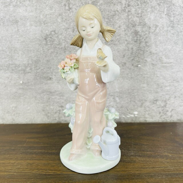 乐天商城 - リヤドロ フィギュリン 【中古】LLADRO 小鳥と話す少女 女の子 ポーセリン 5217 陶磁器人形 オブジェ 花 約7.5×7.5×18.5 cm / 516073