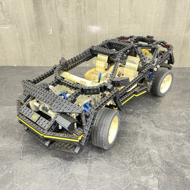 未チェック LEGO Technic 8880 レゴ テクニック　8880 テストカー21 Super Car 現状品 【中古】/65685 商品詳細 サイズ(幅/奥行き/高さ): 約 23.5/50/15.5 cm 重量: 約1.510kg ※素人寸法です。若干の誤差はご了承下さい。 商品は写真にあるもので全てです。 必ず写真で確認お願い致します。他にもたくさん出品しています。 状態 状態ランク D　キズや汚れがある 状態ランク表 SSS　新品未開封 SS　未使用品 S　展示品 A　使用感が全くなく綺麗 B　目立ったキズや汚れ無し C　少しキズ、汚れがある D　キズや汚れがある E　目立ったキズ、汚れがある F　目立ったキズ、汚れが多くある G　破損個所がある H　破損個所が多くある 状態チェック担当者のコメント知識がなく付属品の有無が判断できません。画像にて判断できる方のご購入をお願いいたします。欠品による返品はご対応はできかねます。 全体的にクリーニングしても取りきれないホコリや黄ばみが多くございます。組み立ててはありますが、部品の有無は分かりかねます。予めご了承ください。上記の状態を踏まえた上でのご検討をお願い致します。 支払詳細 ページ下部にてご確認ください。 発送詳細 ゆうパック120にて埼玉県より発送いたします。詳しくはこちらを御覧下さい。 ※現在発送できない地域について郵便局の窓口休止状況、ゆうパック等の引受引渡しが停止となっている地域については、日本郵便ホームページよりご確認ください。落札前に必ずご自身の地域が発送可能かご確認の上ご入札お願い致します。手渡しも歓迎です。※手渡しの場合、取り置きは落札日より1週間となります。予めご了承下さい。※送料無料の商品はご参考までにご覧下さい。 注意事項 ※タイトルの末尾は管理番号となります。※ジャンク品の商品は、故障や破損、欠品、動作未確認、 正常な動作のお約束ができない等、様々な理由にてジャンク品として販売をさせて頂いております。その為、商品の返品・返金・交換等の 対応は出来ません。修理、パーツ取りなどを想定しお買い求め下さい。 ※保証について動作保証と記載のある商品については、商品に不具合が生じた場合、商品到着後8日以内は返品、返金をお受けいたします。取付や工事が必要なものに関しましては、それに必要な費用は当方では負担致しません。 取付費、工事費は保証対象外となります。当方で販売いたしました商品が明確な原因で重大な事故へと発展いたしました場合にも、商品代金の2倍以上の責任は負いかねます。商品を利用される際には、必ず状態をご確認ください。 ※評価について恐れ入りますが当方から評価はしておりません。評価が必要な場合、受取連絡の際に取引ナビでご連絡下さい。よろしくお願い致します。 誠に勝手ながら各週日曜日が定休日となります。そのためご連絡、発送、手渡し対応等行っておりません。予めご了承の上ご落札をお願い致します。 同梱ご希望の場合は必ずお支払い前にご連絡をお願い致します。※ 新品及び未使用品は商品到着後8日間の動作を保証いたします。