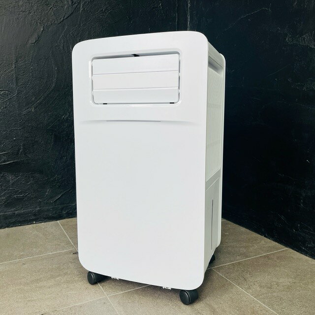 スポットエアコン 【中古】動作保証 電気冷房機 POG-1 除湿機能付 キャスター付き 一台三役 冷房 送風 除湿 夏物 クーラー 065040 / 23987 商品詳細 付属品: リモコン(電池は付属しません) サイズ(幅/奥行き/高さ): 約 32.5/26/59.5 cm ※素人寸法です。若干の誤差はご了承下さい。 商品は写真にあるもので全てです。 必ず写真で確認お願い致します。他にもたくさん出品しています。 状態 状態ランク C　少しキズ、汚れがある 状態ランク表 SSS　新品未開封 SS　未使用品 S　展示品 A　使用感が全くなく綺麗 B　目立ったキズや汚れ無し C　少しキズ、汚れがある D　キズや汚れがある E　目立ったキズ、汚れがある F　目立ったキズ、汚れが多くある G　破損個所がある H　破損個所が多くある 状態チェック担当者のコメント使用に伴うスレ傷があります。 タンク内に黄ばみがあります。 動作 動作ランク A　動作問題なし 動作ランク表 S　新品未開封 未使用 A　動作問題なし B　一部分のみ未チェック C　多少難有り D　通電のみ確認 E　難有り F　未チェック G　ジャンク品 動作チェック担当者のコメント 動作確認済みです。商品到着後8日間の動作を保証いたします。 支払詳細 ページ下部にてご確認ください。 発送詳細 佐川急便140サイズにて埼玉県より発送いたします。送料はこちらを御覧下さい。送料無料の商品はご参考までにご覧下さい。※離島、沖縄は発送しておりません。予めご了承下さい。 注意事項 ※タイトルの末尾は管理番号となります。※ジャンク品の商品は、故障や破損、欠品、動作未確認、 正常な動作のお約束ができない等、様々な理由にてジャンク品として販売をさせて頂いております。その為、商品の返品・返金・交換等の 対応は出来ません。修理、パーツ取りなどを想定しお買い求め下さい。 ※保証について動作保証と記載のある商品については、商品に不具合が生じた場合、商品到着後8日以内は返品、返金をお受けいたします。取付や工事が必要なものに関しましては、それに必要な費用は当方では負担致しません。 取付費、工事費は保証対象外となります。当方で販売いたしました商品が明確な原因で重大な事故へと発展いたしました場合にも、商品代金の2倍以上の責任は負いかねます。商品を利用される際には、必ず状態をご確認ください。 ※評価について恐れ入りますが当方から評価はしておりません。評価が必要な場合、受取連絡の際に取引ナビでご連絡下さい。よろしくお願い致します。 誠に勝手ながら各週日曜日が定休日となります。そのためご連絡、発送、手渡し対応等行っておりません。予めご了承の上ご落札をお願い致します。 同梱ご希望の場合は必ずお支払い前にご連絡をお願い致します。※ 新品及び未使用品は商品到着後8日間の動作を保証いたします。