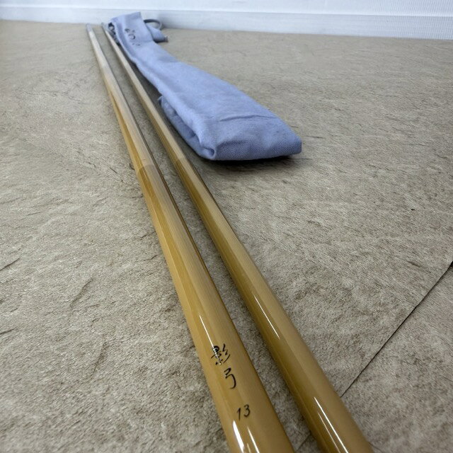 ヘラ竿【中古】影弓 13 釣竿 4本継 ヘラブナ釣り フィッシング ロッド 釣り竿/517587 商品詳細 サイズ(幅/奥行き/高さ): 約 // cm ※長さ394 ※素人寸法です。若干の誤差はご了承下さい。 商品は写真にあるもので全てです。 必ず写真で確認お願い致します。他にもたくさん出品しています。 状態 状態ランク D　キズや汚れがある 状態ランク表 SSS　新品未開封 SS　未使用品 S　展示品 A　使用感が全くなく綺麗 B　目立ったキズや汚れ無し C　少しキズ、汚れがある D　キズや汚れがある E　目立ったキズ、汚れがある F　目立ったキズ、汚れが多くある G　破損個所がある H　破損個所が多くある 状態チェック担当者のコメント グリップ色褪せ汚れが見られますが竿は目立ちにくい細かなスレが多少見られる程度です。 支払詳細 ページ下部にてご確認ください。 発送詳細 佐川急便140サイズにて埼玉県より発送いたします。送料はこちらを御覧下さい。送料無料の商品はご参考までにご覧下さい。※離島、沖縄は発送しておりません。予めご了承下さい。 注意事項 ※タイトルの末尾は管理番号となります。※ジャンク品の商品は、故障や破損、欠品、動作未確認、 正常な動作のお約束ができない等、様々な理由にてジャンク品として販売をさせて頂いております。その為、商品の返品・返金・交換等の 対応は出来ません。修理、パーツ取りなどを想定しお買い求め下さい。 ※保証について動作保証と記載のある商品については、商品に不具合が生じた場合、商品到着後8日以内は返品、返金をお受けいたします。取付や工事が必要なものに関しましては、それに必要な費用は当方では負担致しません。 取付費、工事費は保証対象外となります。当方で販売いたしました商品が明確な原因で重大な事故へと発展いたしました場合にも、商品代金の2倍以上の責任は負いかねます。商品を利用される際には、必ず状態をご確認ください。 ※評価について恐れ入りますが当方から評価はしておりません。評価が必要な場合、受取連絡の際に取引ナビでご連絡下さい。よろしくお願い致します。 誠に勝手ながら各週日曜日が定休日となります。そのためご連絡、発送、手渡し対応等行っておりません。予めご了承の上ご落札をお願い致します。 同梱ご希望の場合は必ずお支払い前にご連絡をお願い致します。※ 新品及び未使用品は商品到着後8日間の動作を保証いたします。