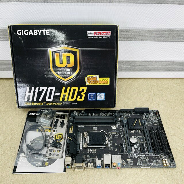 GIGABYTE GA-H170-HD3 H170517390-HD3 マザーボード 【中古】PCパーツ/517390 商品詳細 商品は写真にあるもので全てです。 必ず写真で確認お願い致します。他にもたくさん出品しています。 状態 状態ランク C　少しキズ、汚れがある 状態ランク表 SSS　新品未開封 SS　未使用品 S　展示品 A　使用感が全くなく綺麗 B　目立ったキズや汚れ無し C　少しキズ、汚れがある D　キズや汚れがある E　目立ったキズ、汚れがある F　目立ったキズ、汚れが多くある G　破損個所がある H　破損個所が多くある 状態チェック担当者のコメント 全体的に取り切れない埃があります。知識がなく細かく確認はしておりません。針折れやパーツの欠品などある可能性もございます。ご了承下さい。 動作 動作ランク F　未チェック 動作ランク表 S　新品未開封 未使用 A　動作問題なし B　一部分のみ未チェック C　多少難有り D　通電のみ確認 E　難有り F　未チェック G　ジャンク品 動作チェック担当者のコメント 動作未チェックとなりますので ジャンク品として出品いたします。 ご理解のある方のご購入をお願い致します。 支払詳細 ページ下部にてご確認ください。 発送詳細 佐川急便80サイズにて埼玉県より発送いたします。送料はこちらを御覧下さい。送料無料の商品はご参考までにご覧下さい。※離島、沖縄は発送しておりません。予めご了承下さい。 注意事項 ※タイトルの末尾は管理番号となります。※ジャンク品の商品は、故障や破損、欠品、動作未確認、 正常な動作のお約束ができない等、様々な理由にてジャンク品として販売をさせて頂いております。その為、商品の返品・返金・交換等の 対応は出来ません。修理、パーツ取りなどを想定しお買い求め下さい。 ※保証について動作保証と記載のある商品については、商品に不具合が生じた場合、商品到着後8日以内は返品、返金をお受けいたします。取付や工事が必要なものに関しましては、それに必要な費用は当方では負担致しません。 取付費、工事費は保証対象外となります。当方で販売いたしました商品が明確な原因で重大な事故へと発展いたしました場合にも、商品代金の2倍以上の責任は負いかねます。商品を利用される際には、必ず状態をご確認ください。 ※評価について恐れ入りますが当方から評価はしておりません。評価が必要な場合、受取連絡の際に取引ナビでご連絡下さい。よろしくお願い致します。 誠に勝手ながら各週日曜日が定休日となります。そのためご連絡、発送、手渡し対応等行っておりません。予めご了承の上ご落札をお願い致します。 同梱ご希望の場合は必ずお支払い前にご連絡をお願い致します。※ 新品及び未使用品は商品到着後8日間の動作を保証いたします。