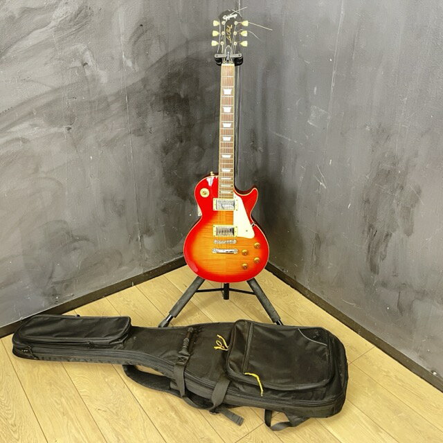 エレキギター 【中古】Epiphone GIBSON Les Paul Standard エピフォン ギブソン レスポール スタンダード 弦楽器 ケース付/71191&nbsp; 商品詳細 型番: Epiphone GIBSON Les Paul 製造番号: U98123592 付属品: ケース サイズ(幅/奥行き/高さ): 約 33.5/101/7 cm 重量: 約3.3kg ※素人寸法です。若干の誤差はご了承下さい。 スタンドは撮影用で商品ではありません。 商品は写真にあるもので全てです。 必ず写真で確認お願い致します。他にもたくさん出品しています。 状態 状態ランク C　少しキズ、汚れがある 状態ランク表 SSS　新品未開封 SS　未使用品 S　展示品 A　使用感が全くなく綺麗 B　目立ったキズや汚れ無し C　少しキズ、汚れがある D　キズや汚れがある E　目立ったキズ、汚れがある F　目立ったキズ、汚れが多くある G　破損個所がある H　破損個所が多くある 状態チェック担当者のコメント ボディー光の加減で擦れが多数見られます。小さなヘコミや表面が剥げている箇所もあり、底のポッチが浮いています。背面のベージュの部分、ネジ周りヒビ割れがありパーツパーツに青錆がある箇所があります。弦は錆などは見られませんが汚れが感じられます。ギター全体の隙間に取りきれない汚れなどがあります。ケースはメーカーは違います。 動作 動作ランク B　一部分のみ未チェック 動作ランク表 S　新品未開封 未使用 A　動作問題なし B　一部分のみ未チェック C　多少難有り D　通電のみ確認 E　難有り F　未チェック G　ジャンク品 動作チェック担当者のコメント 現状でのお渡しになります。予めご了承の上ご入札をお願いいたします。 アンプに繋いで音出しのみ確認しております。専門的な知識がない為細かな点はわかりません。現状品とご納得いただける方のご購入をお願い致します。 支払詳細 ページ下部にてご確認ください。 発送詳細 佐川急便180サイズにて埼玉県より発送いたします。送料はこちらを御覧下さい。送料無料の商品はご参考までにご覧下さい。※離島、沖縄は発送しておりません。予めご了承下さい。 注意事項 ※タイトルの末尾は管理番号となります。※ジャンク品の商品は、故障や破損、欠品、動作未確認、 正常な動作のお約束ができない等、様々な理由にてジャンク品として販売をさせて頂いております。その為、商品の返品・返金・交換等の 対応は出来ません。修理、パーツ取りなどを想定しお買い求め下さい。 ※保証について動作保証と記載のある商品については、商品に不具合が生じた場合、商品到着後8日以内は返品、返金をお受けいたします。取付や工事が必要なものに関しましては、それに必要な費用は当方では負担致しません。 取付費、工事費は保証対象外となります。当方で販売いたしました商品が明確な原因で重大な事故へと発展いたしました場合にも、商品代金の2倍以上の責任は負いかねます。商品を利用される際には、必ず状態をご確認ください。 ※評価について恐れ入りますが当方から評価はしておりません。評価が必要な場合、受取連絡の際に取引ナビでご連絡下さい。よろしくお願い致します。 誠に勝手ながら各週日曜日が定休日となります。そのためご連絡、発送、手渡し対応等行っておりません。予めご了承の上ご落札をお願い致します。 同梱ご希望の場合は必ずお支払い前にご連絡をお願い致します。※ 新品及び未使用品は商品到着後8日間の動作を保証いたします。